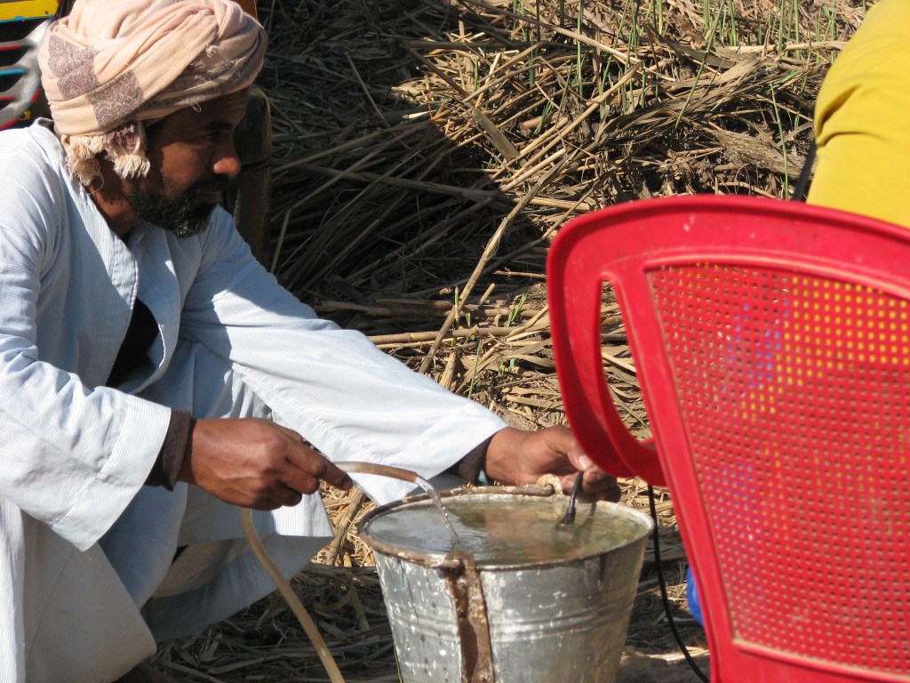 Hafaz measures salinity, 2010.